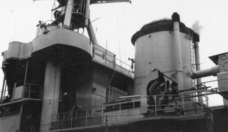 Установки 75-мм/50 орудия на борту крейсера типа "Дюге Труэн"