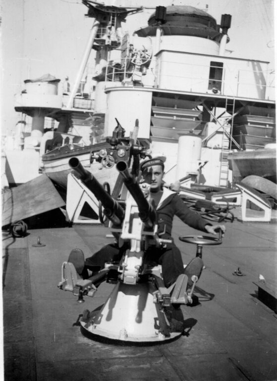 Спаренный зенитный 13,2-мм пулемет «Гочкис» на крейсере «Ламотт-Пике»