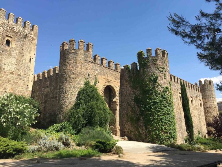 Вестготская крепость Сан-Сервадо в Толедо