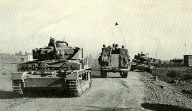 Израильский патруль проезжает мимо брошенных сирийских танков Pz.Kpfw.IV