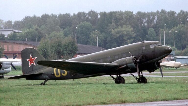 ПС-84, он же Ли-2, он же Жора, в смысле DC-3 (ну почти, на самом деле несколько отличается)
