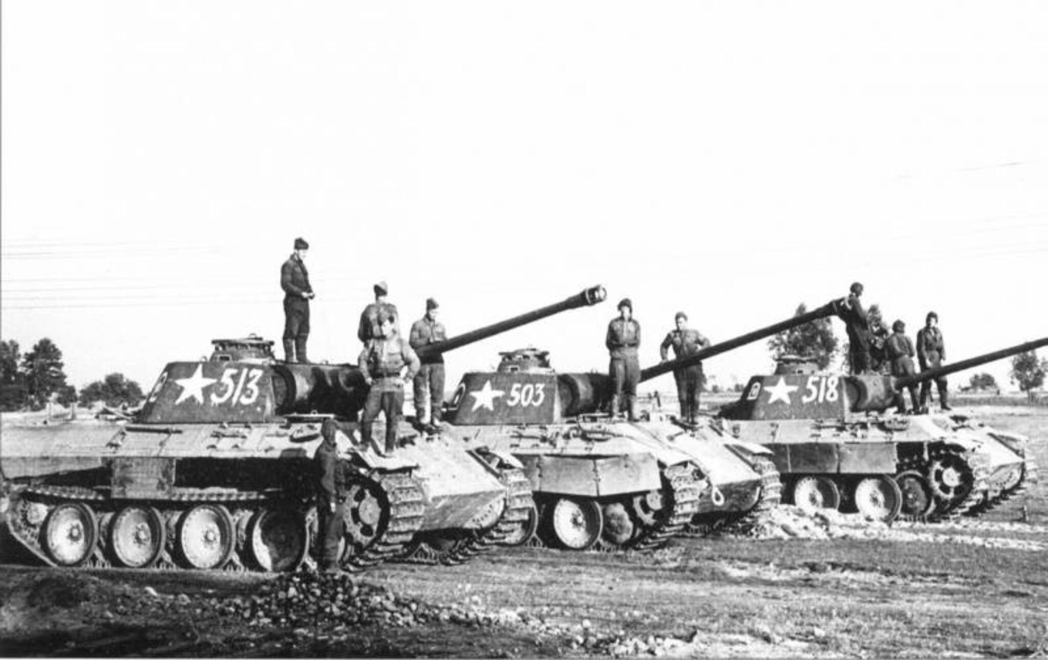 Первая а четвертая т. Трофейные немецкие танки в красной армии. Трофейные танки пантера в красной армии. Трофейный танк пантера. Трофейные танки тигр в красной армии.