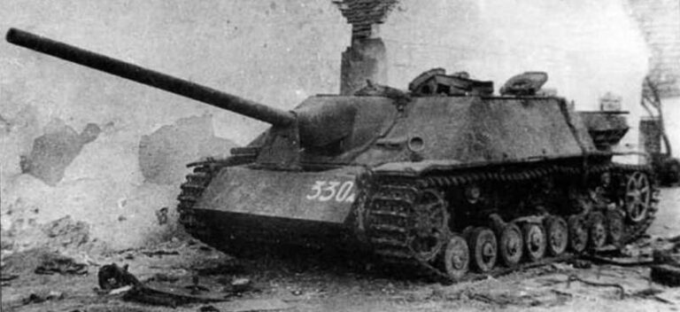 Истребитель танков Jagd.Pz.IV, брошенный экипажем из-за отсутствия горючего