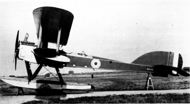 поплавковый гидросамолет Wight Converted Seaplane (военный номер 9853) с двигателем Sunbeam Maori. Благодаря лобовому радиатору установка этого двигателя была более чистой с точки зрения аэродинамики. Снимок Имперского военного музея, негатив №MH2892