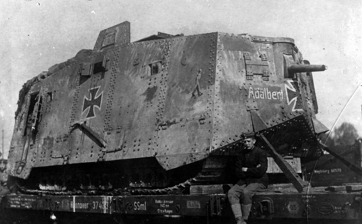 Первые танки германии. Первый немецкий танк a7v. Тяжелый танк a7v Германия 1917. Немецкий танк первой мировой войны a7v. Sturmpanzerwagen a7v танк.