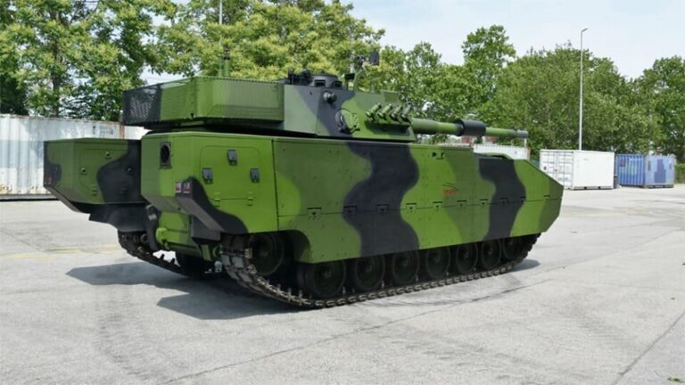 Хотя во многих источниках указывается о том, что это Sabrah, на самом деле это другой лёгкий танк на базе шасси ASCOD