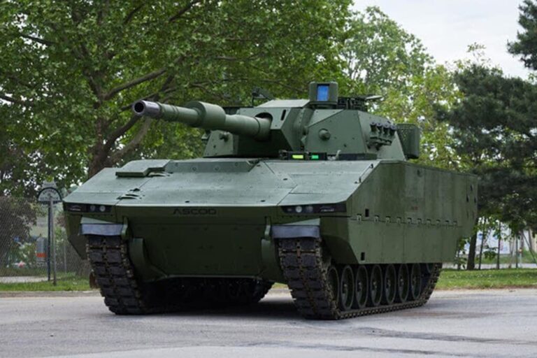 Хотя во многих источниках указывается о том, что это Sabrah, на самом деле это другой лёгкий танк на базе шасси ASCOD, если точнее - ASCOD 2 MMBT с 120-мм пушкой