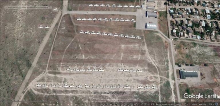 Спутниковый снимок Google Earth: самолеты Ан-2 на аэродроме Евлах, снимок сделан в июле 2020 года
