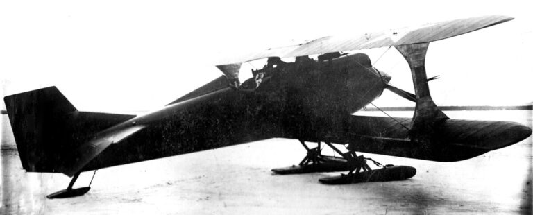 Головной экземпляр истребителя И-2 Д.П. Григоровича при приемке на Государственные испытания на базе Научно-опытного аэродрома в Москве зимой 1925-1926 гг.