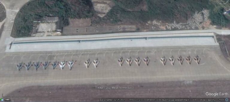 Спутниковый снимок Gооglе Еаrth: самолёты J-6, переделанные в БПЛА, на авиабазе Лунтянь Хоулинкун