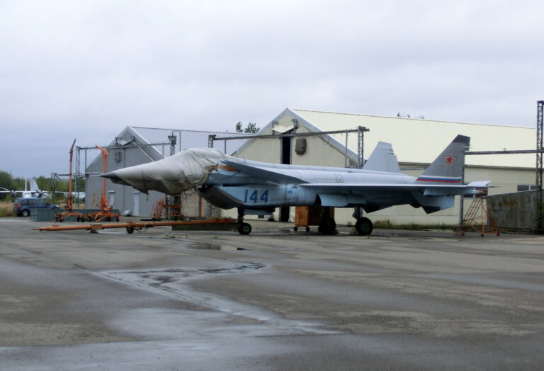 Первый опытный образец самолета МФИ разработки ОКБ имени Микоян – 1-44.
