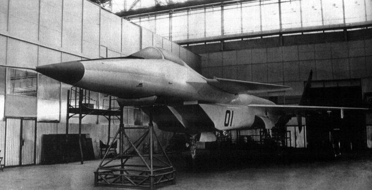 Первый опытный образец самолета Микоян МФИ – аэродинамический демонстратор 1-44 в цехе ММЗ «Зенит» 