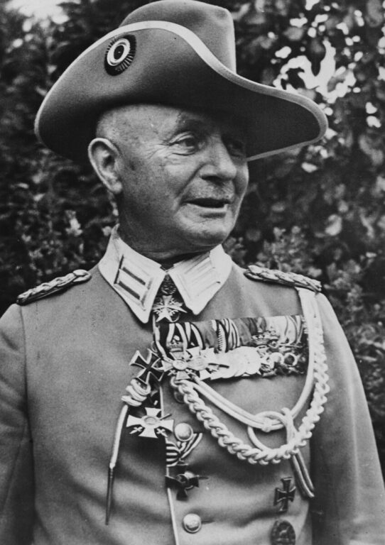 Пауль Леттов-Форбек (1870 - 1964 гг.), германский генерал, руководивший колониальными войсками в Восточной Африке.