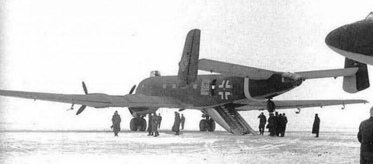 Самолет Ju-290А-1 с опущенной грузовой рампой