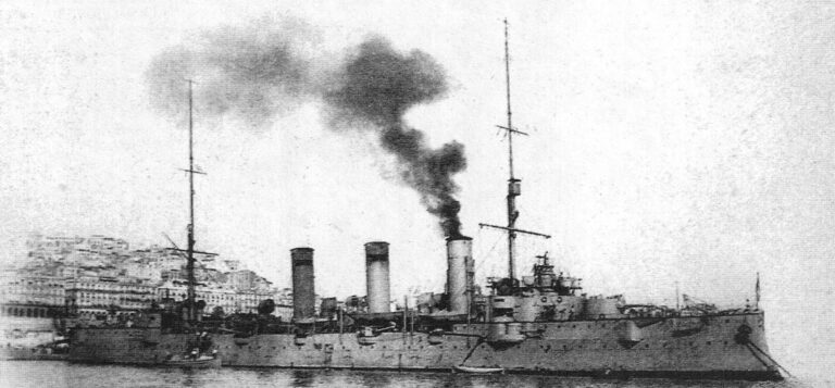 Бронепалубный крейсер Олег» в Алжире, 1912 г.