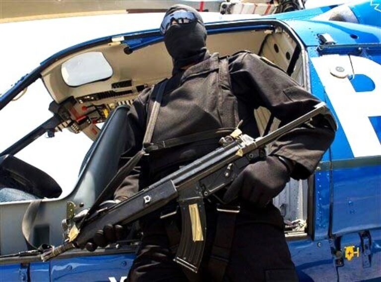 Мексиканский полицейский с ХК-32