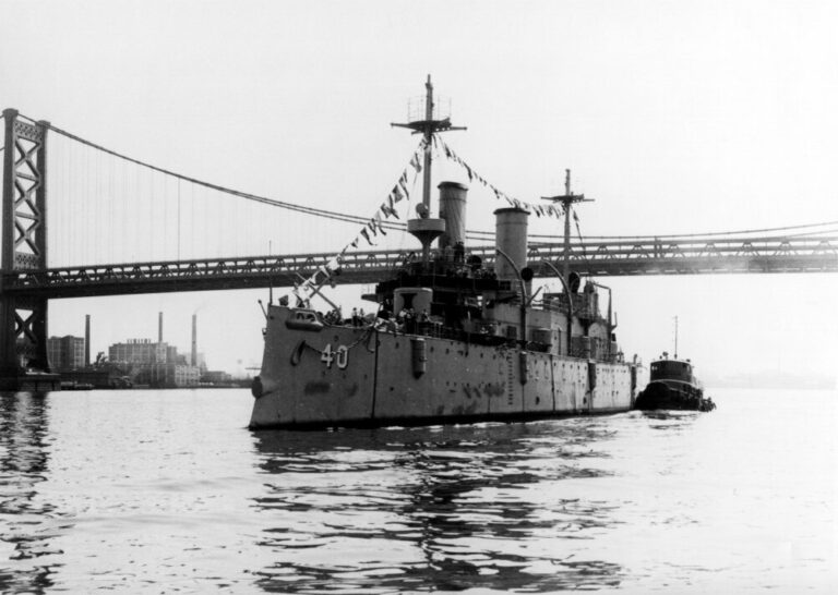 Бронепалубный крейсер "Олимпия" - американская "Аврора"