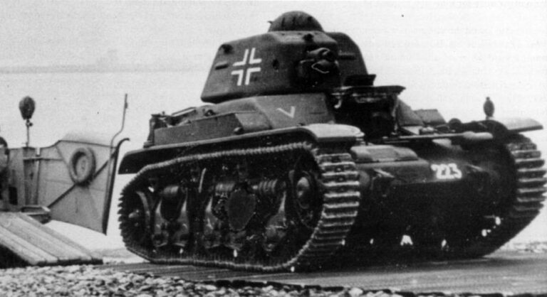 Panzerkampfwagen 35R 731(f) из состава 336-й пехотной дивизии, Франция, июль 1940 года.