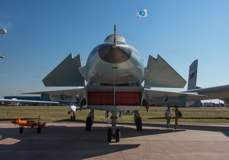 Самолет Микоян 1-44, первый опытный образец – аэродинамический аналог истребителя V поколения МФИ – 1-42