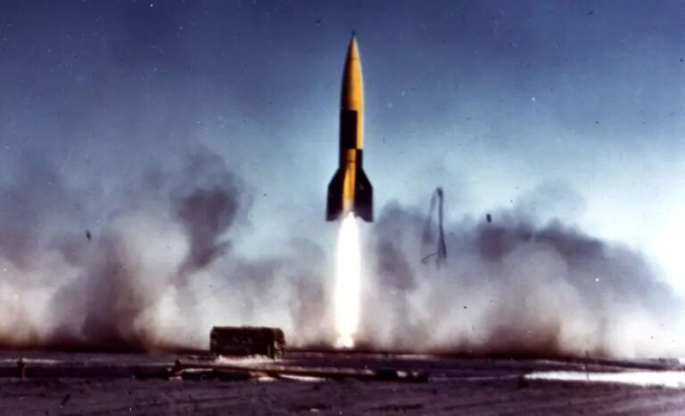 Запуск трофейной немецкой ракеты А-4 на полигоне Уайт-Сэнд, 10 мая 1946 года