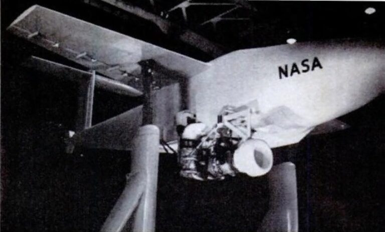 подъемно-вентиляторный двигатель компании General Electric с моделью СВВП во время успешных испытаний в аэродинамической трубе