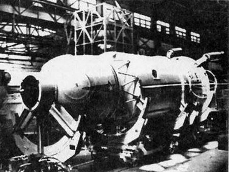 Макет космического корабля 7К-ВИ («Звезда»), вид с головной части; фотография сделана в 1967 году. Фото из архива журнала «Новости космонавтики»