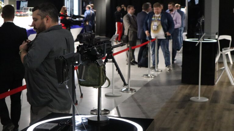 Пулемёт РПЛ-20 на выставке ГК "Калашников" в рамках АРМИИ-2020