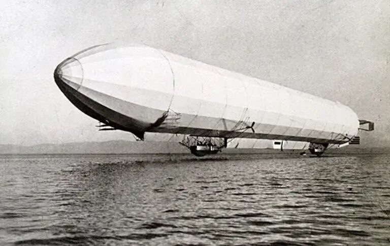 Дирижабль Zeppelin LZ-2 на Боденском озере, 1905 год