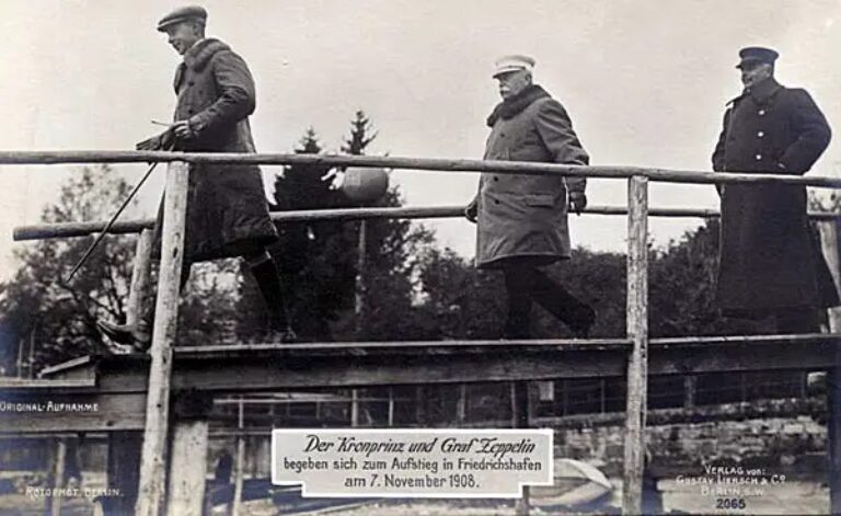 Кронпринц Вильгельм цу Бесух у графа Цеппелина во Фридрихсхафене. 1908 год