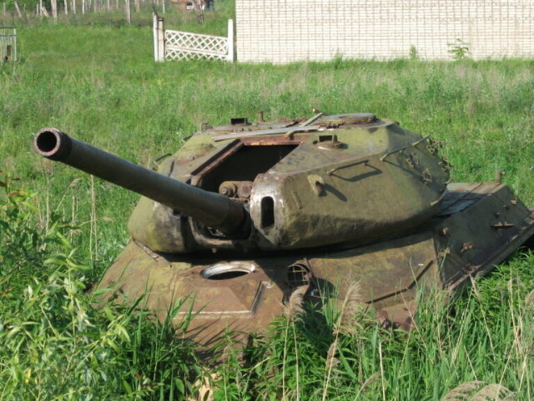 ИС-4, превращённый в танковую огневую точку (ТОТ); башня без съёмного листа и подвижной бронировки