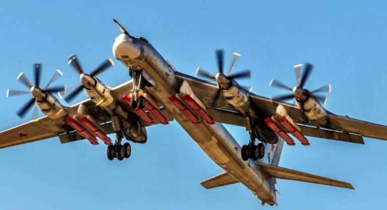 Ракеты Х-101 на внешней подвеске бомбардировщики Ту-95