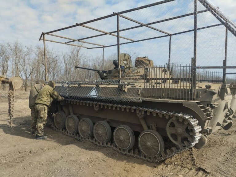 В России поняли каким будет танк следующего поколения и это не Армата или как защититься от боевых дронов