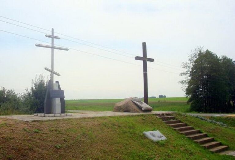 Памятный знак на предполагаемом месте Клецкой битвы. Фото автора
