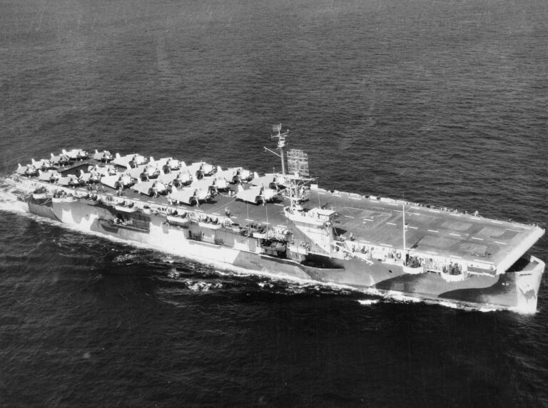Эскортный авианосец USS Guadalcanal, 28 сентября 1944 года