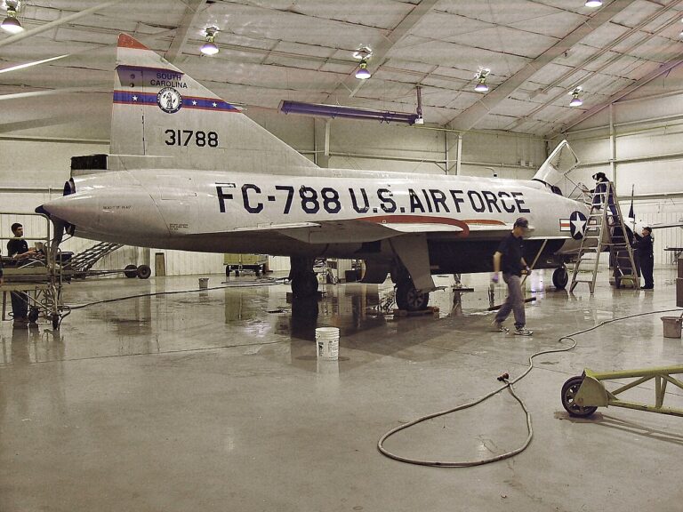 Первый сверхзвуковой истребитель США. Convair F-102 Delta Dagger