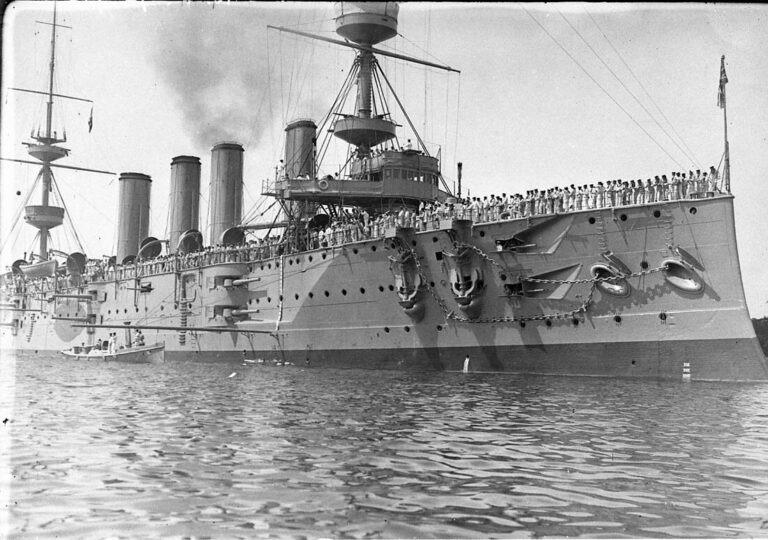 Английский бронепалубный крейсер «Пауэрфулл» - вероятный противник русских крейсеров Крейсер «Богатырь» - явный «лидер» среди крейсеров своего класса