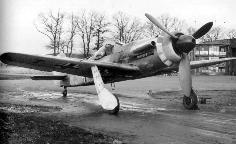 Та 152Н1 на одном из аэродромов весна 1945