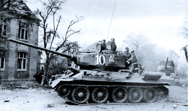 Т-34-85 с десантом на броне, 1945 г.