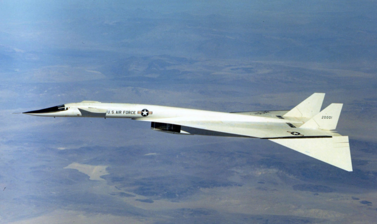 XB-70 в полете