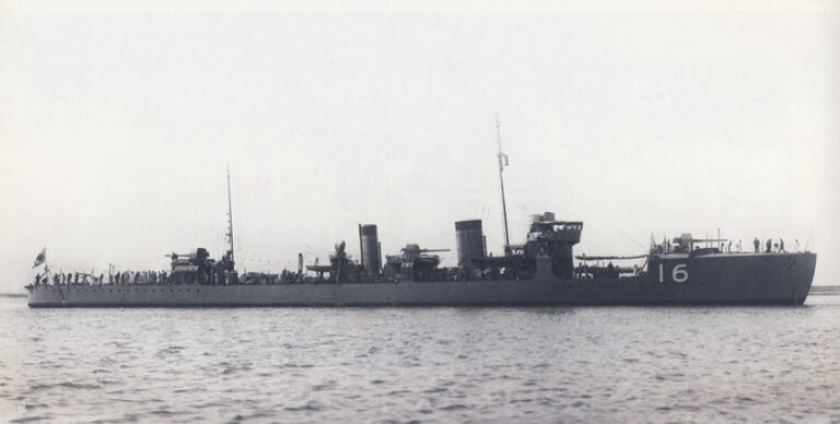 Эсминец Фуйо, по вступлении в строй, 16 марта 1923 года