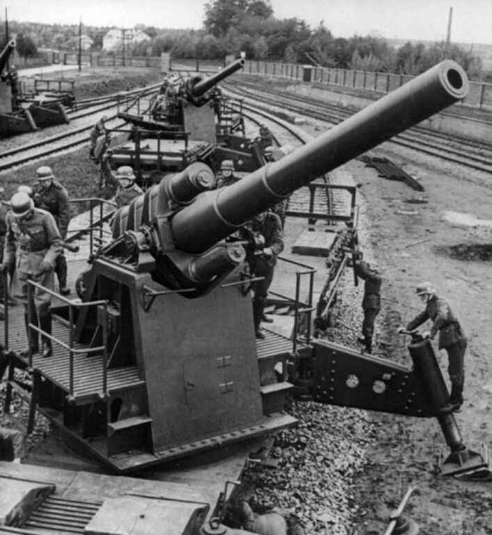 Немецкие крупнокалиберные 240-мм железнодорожные орудия Второй Мировой