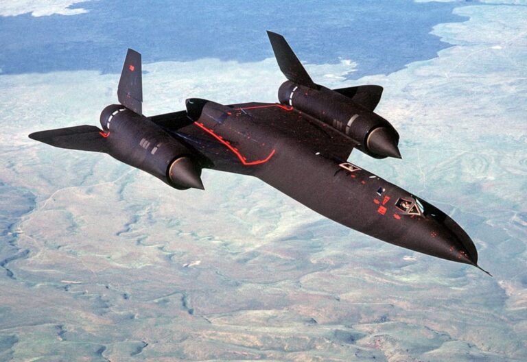 Lockheed SR-71 Blackbird стоял на вооружении США с 1966 по 1999 гг