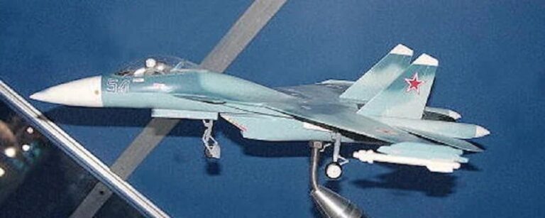 Идейный предшественник Су-75 Чекмет. Как в 90-е годы КБ Сухого хотело сделать самый маленький в мире истребитель