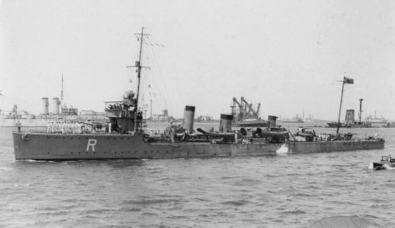 Эсминец Катсура, 1917 год, Адриатическое море, Бриндизи