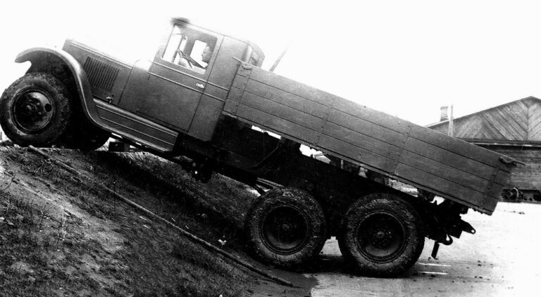 Испытания на подъем четырехтонного автомобиля К-1 на территории НАТИ. 1937 год