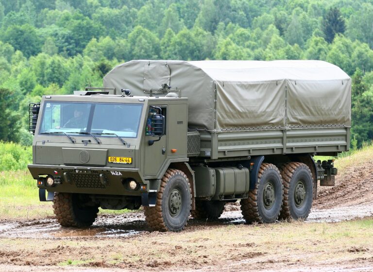 Чешский грузовик Tatra T815 в армейском исполнении