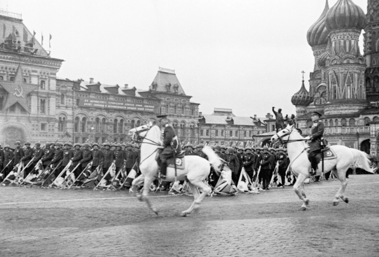 Операция "Большой вальс". Марш военнопленных в Москве в 1944 году. Зачем он действительно был нужен Сталину