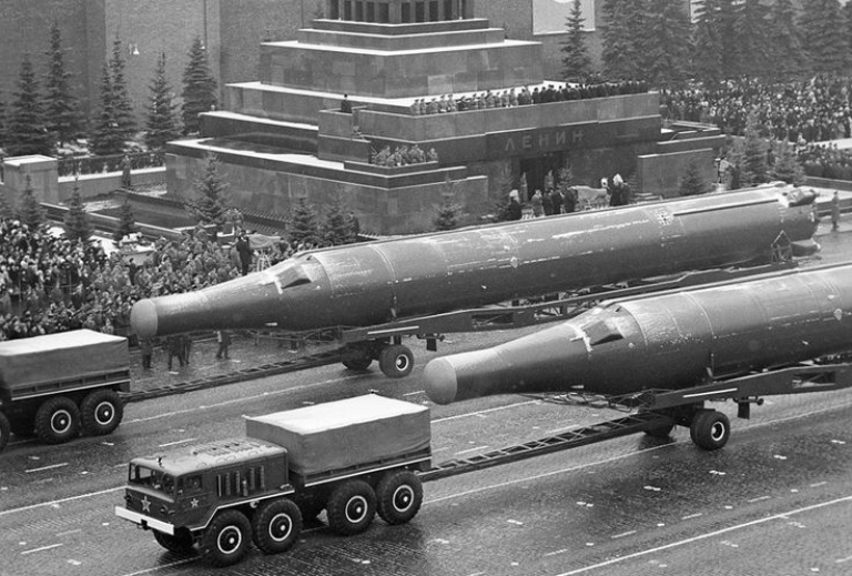 Р-36 на параде в конце 1960-х