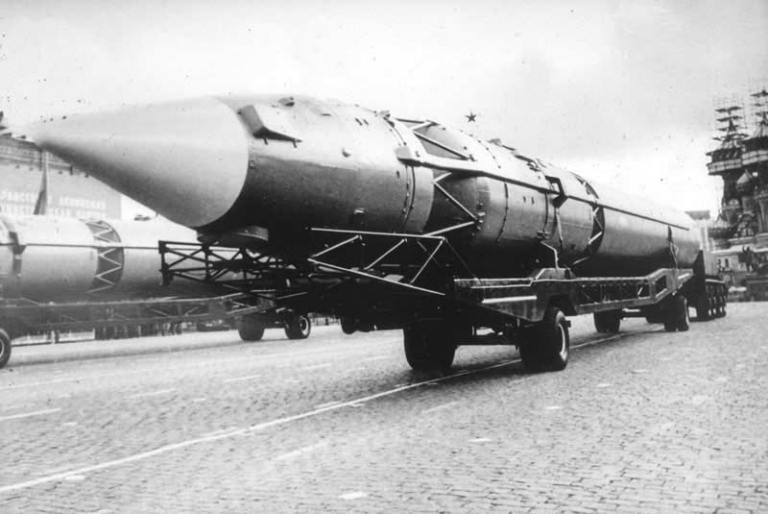 ГР-1 на параде 7 ноября 1965 года