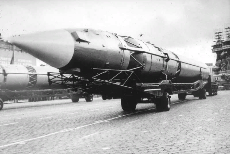 Ракета ГР-1 на параде 7 ноября 1965 года